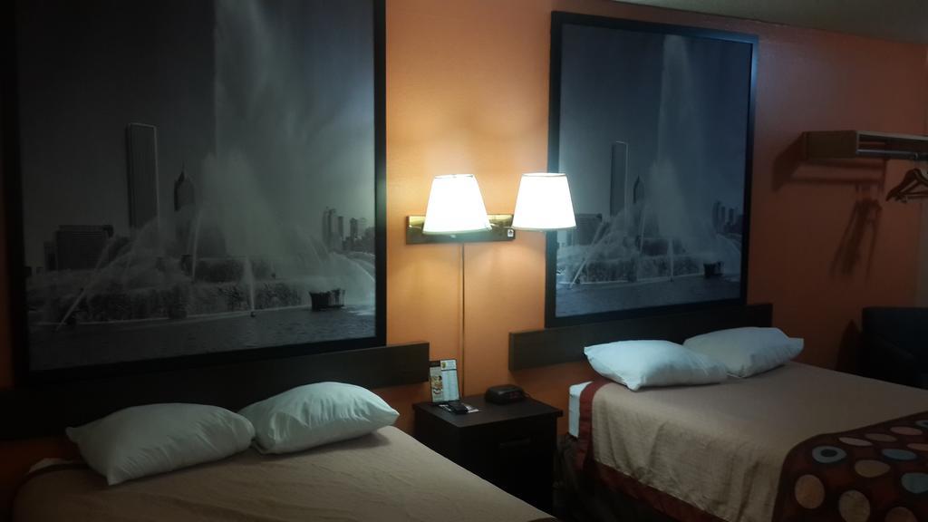 Super 8 By Wyndham Morris Hotell Exteriör bild